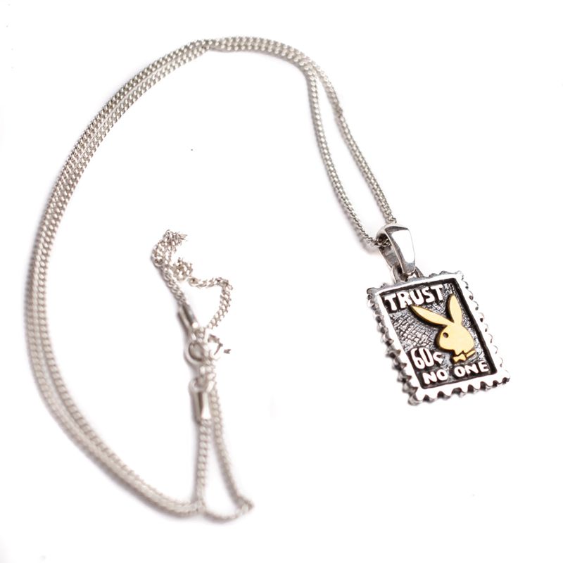 Joalheria Playboy Trust No One Necklace Feminino Douradas | SRMLI4259